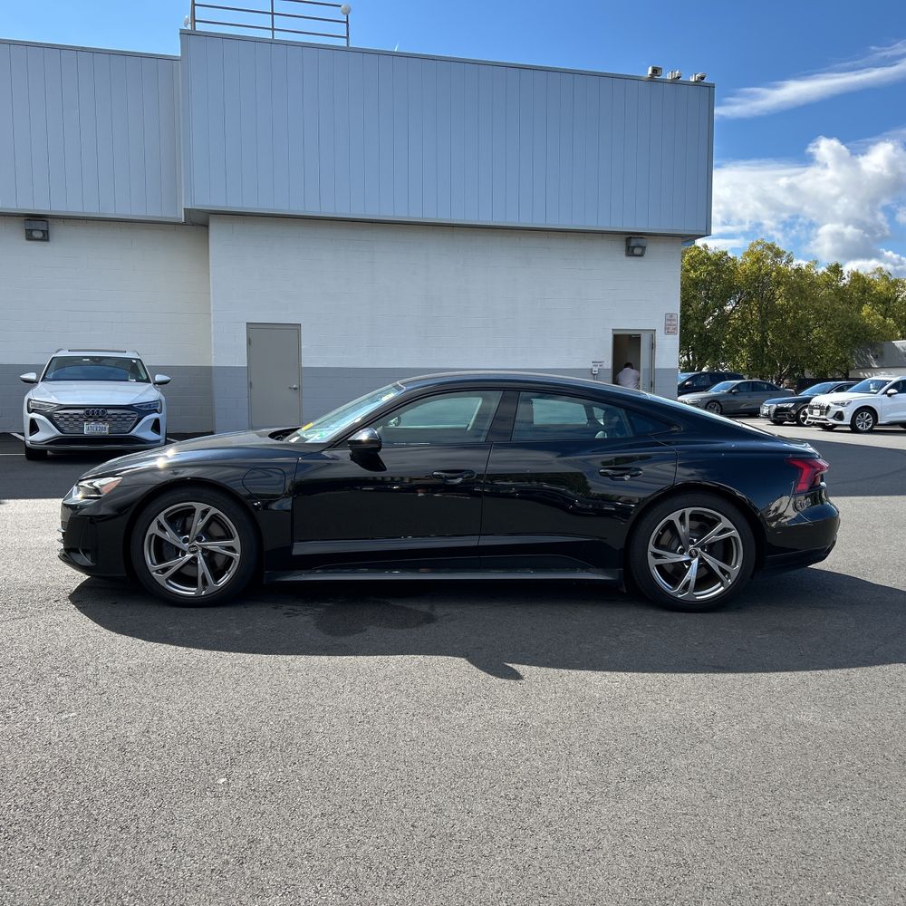 2022 Audi e-tron GT Premium Plus