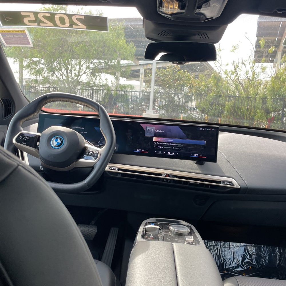2025 BMW iX xDrive50