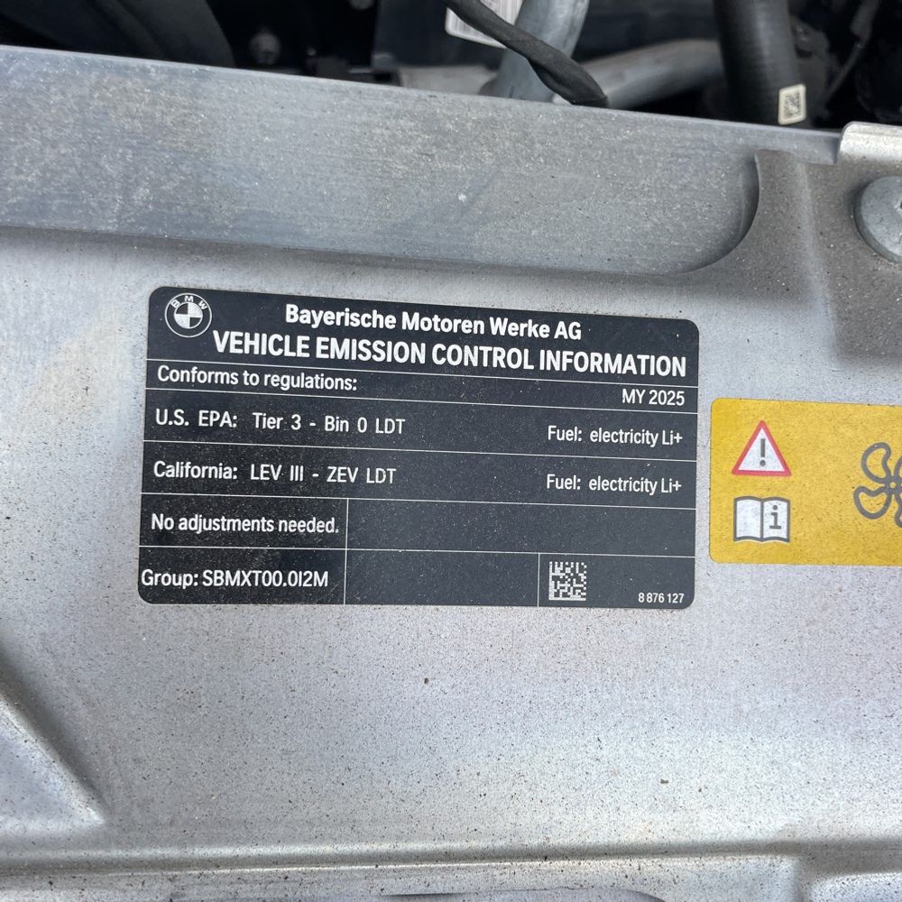 2025 BMW iX xDrive50