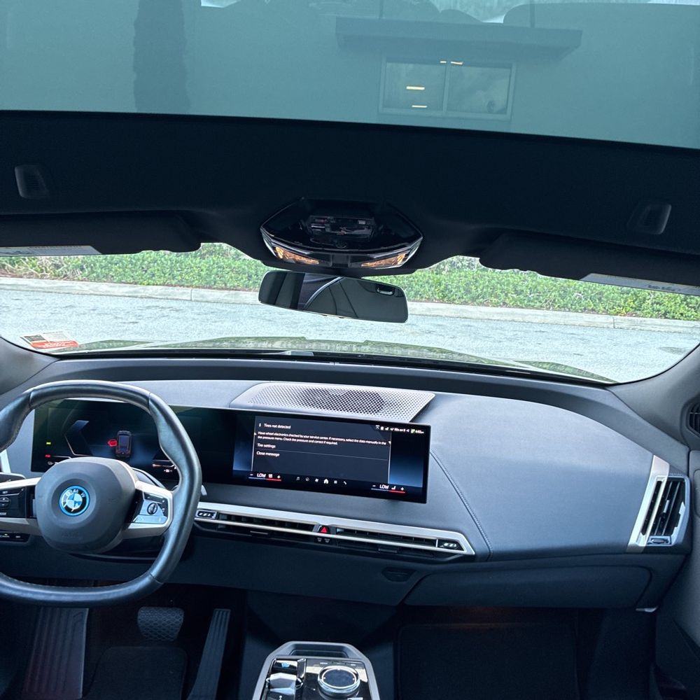 2025 BMW iX xDrive50