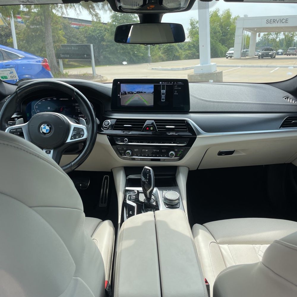 2022 BMW 5-Series M550xi