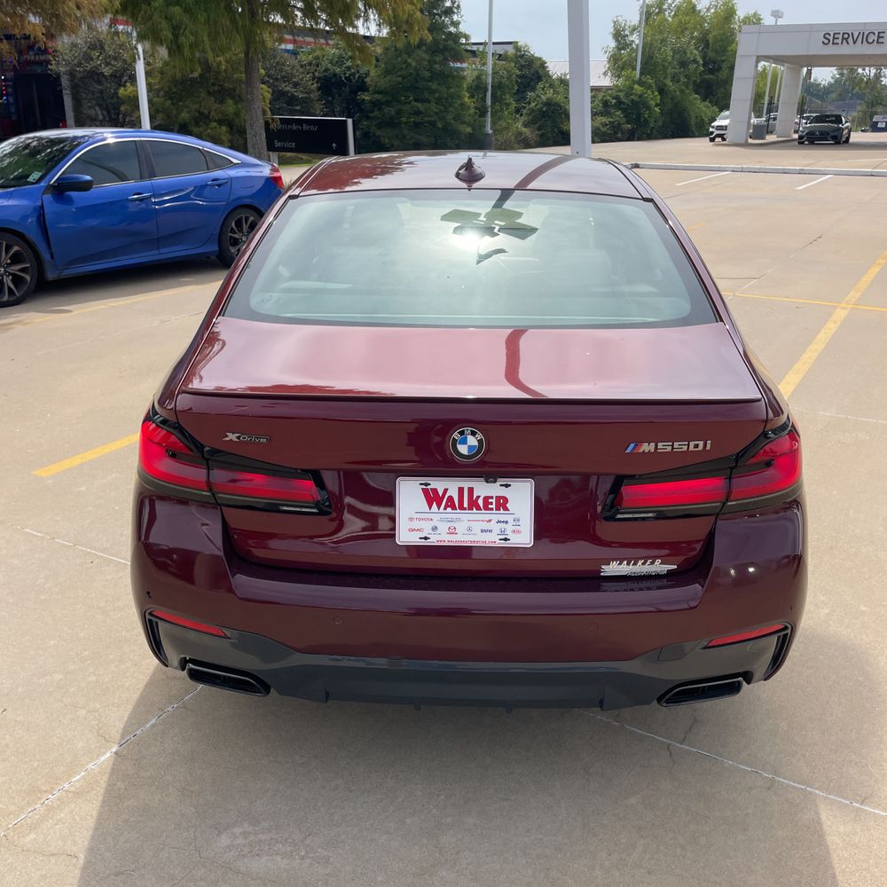 2022 BMW 5-Series M550xi