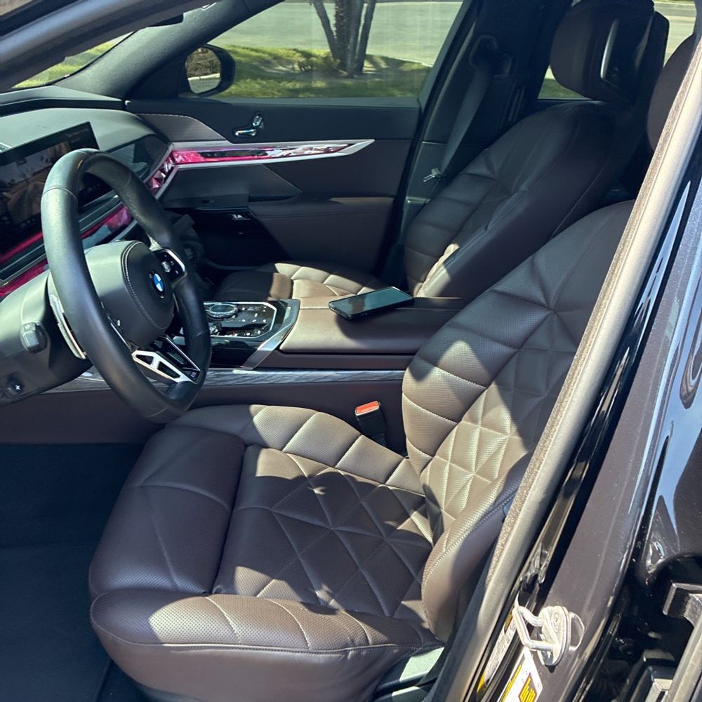 2023 BMW 7-Series 740i
