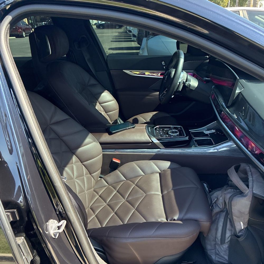 2023 BMW 7-Series 740i