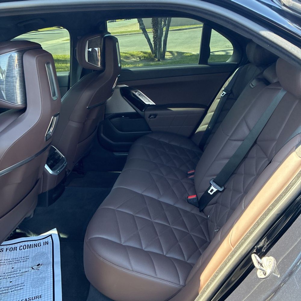 2023 BMW 7-Series 740i