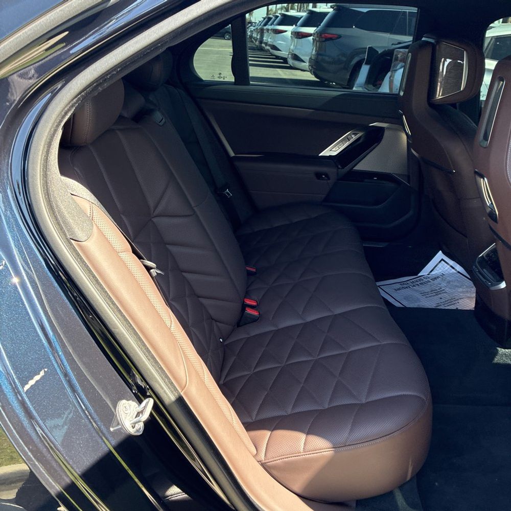 2023 BMW 7-Series 740i