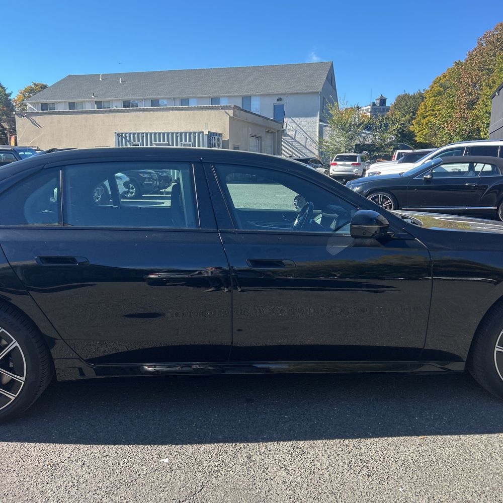 2023 BMW 7-Series 740i