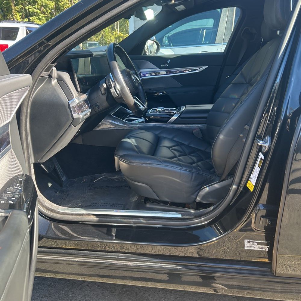 2023 BMW 7-Series 740i