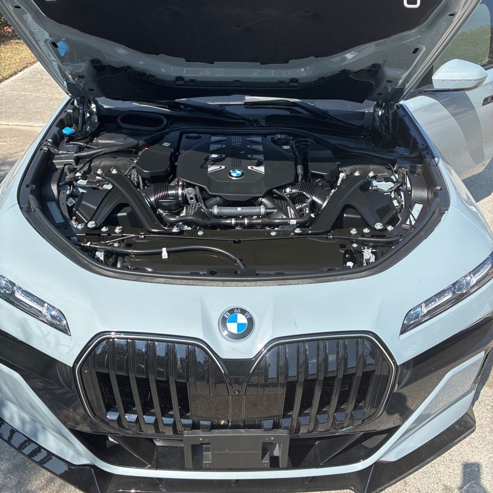 2025 BMW 7-Series 760i xDrive