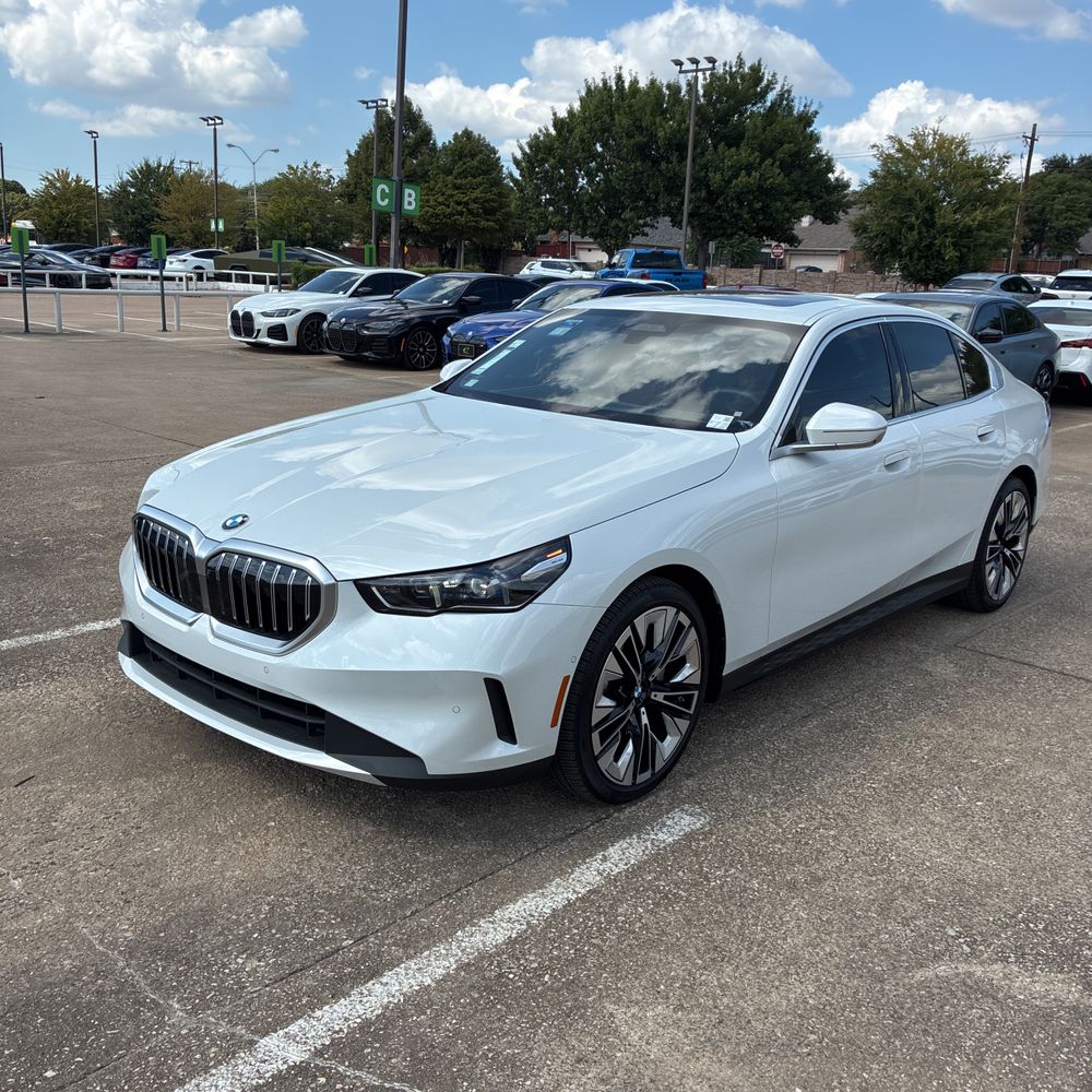 2025 BMW 5-Series 530i