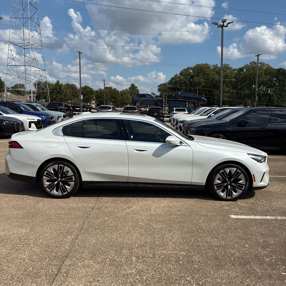 2025 BMW 5-Series 530i