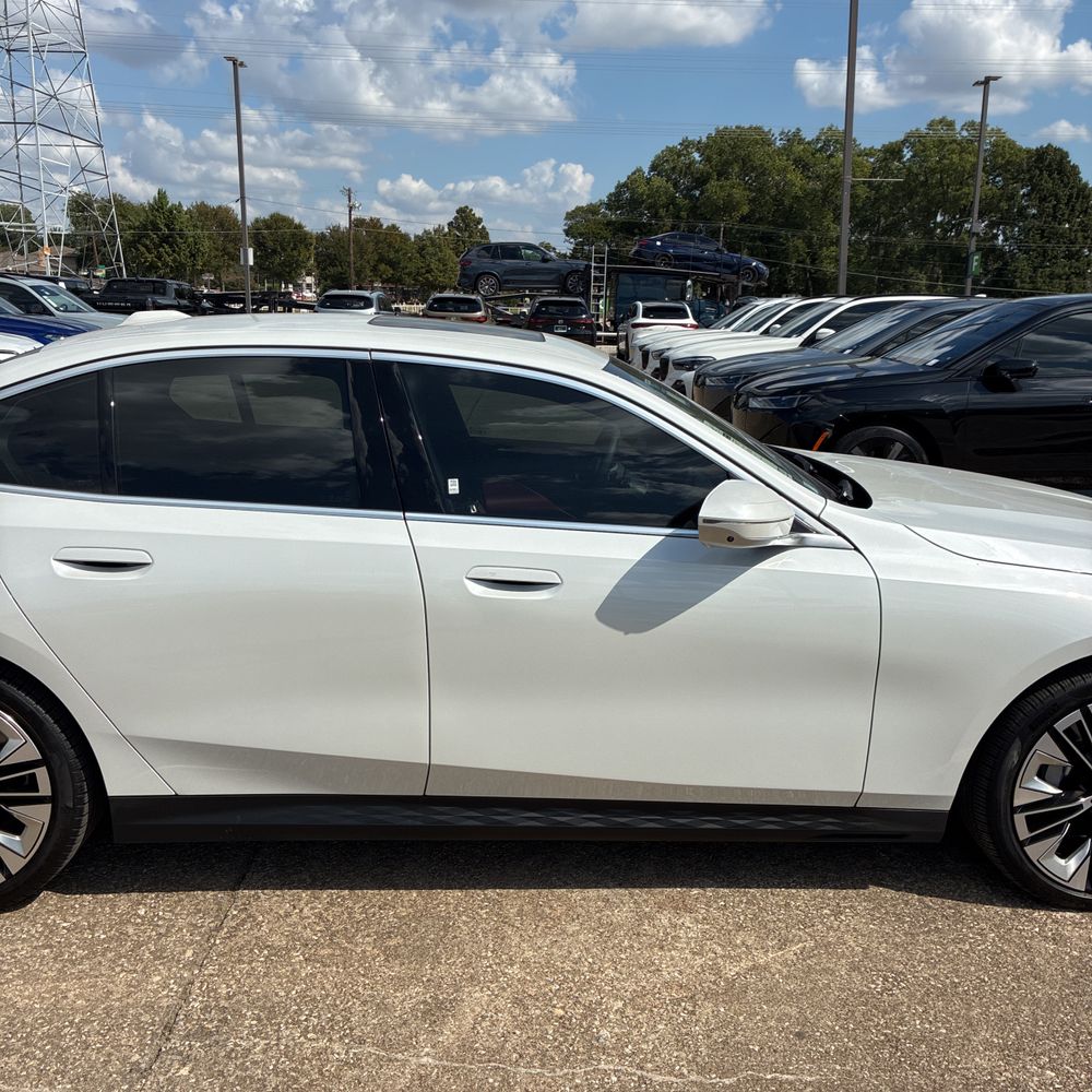2025 BMW 5-Series 530i