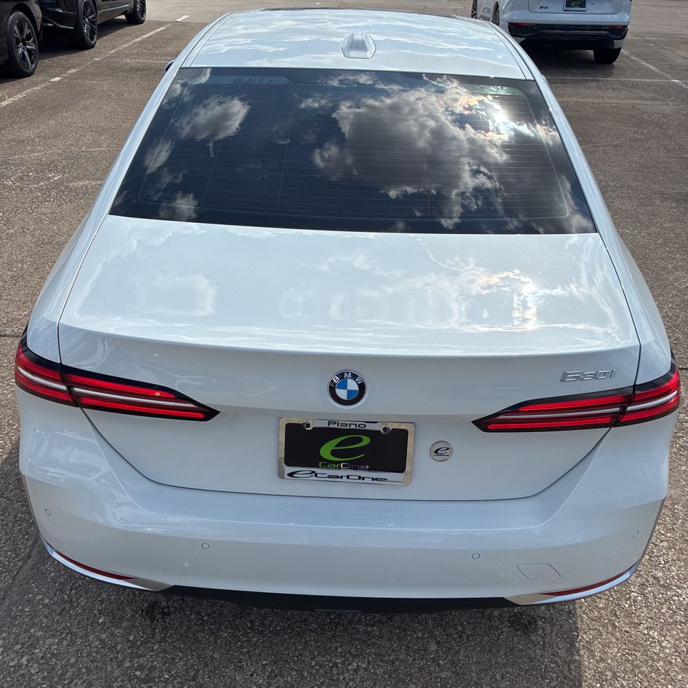 2025 BMW 5-Series 530i
