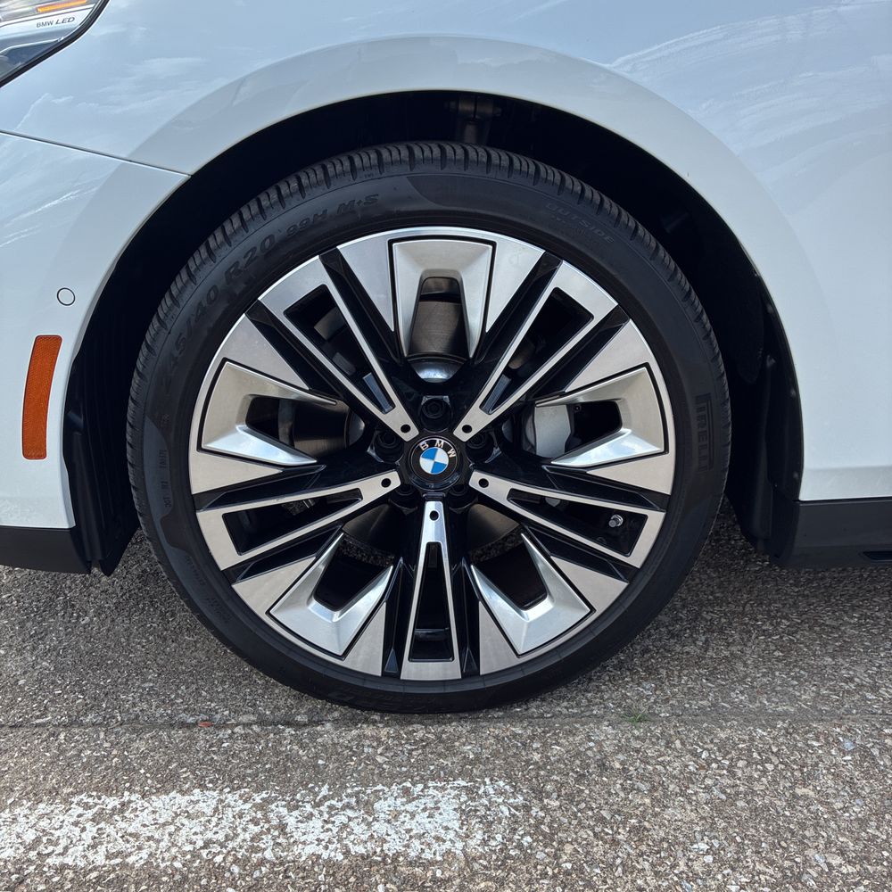 2025 BMW 5-Series 530i