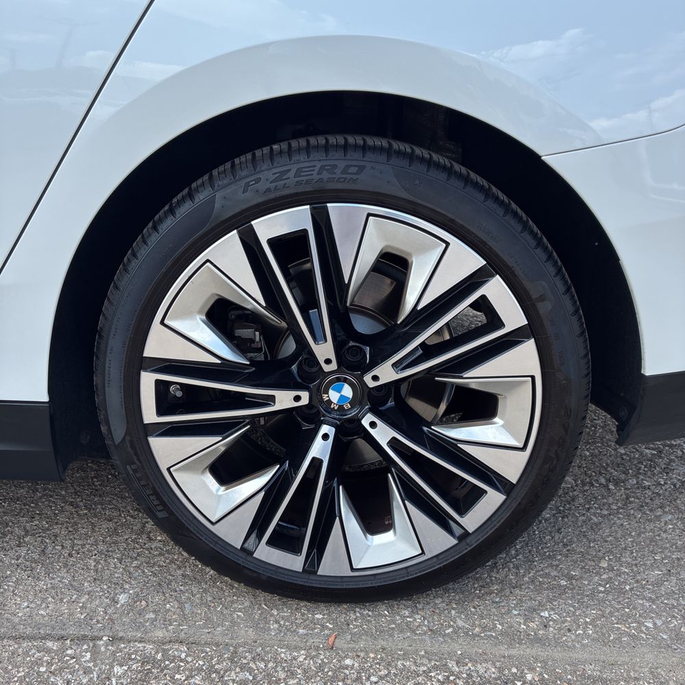 2025 BMW 5-Series 530i