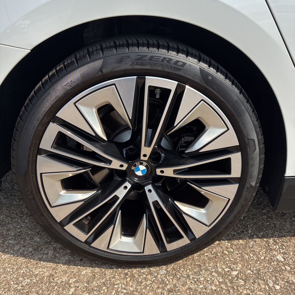2025 BMW 5-Series 530i