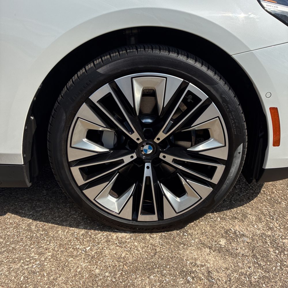 2025 BMW 5-Series 530i
