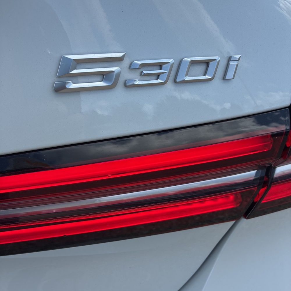 2025 BMW 5-Series 530i