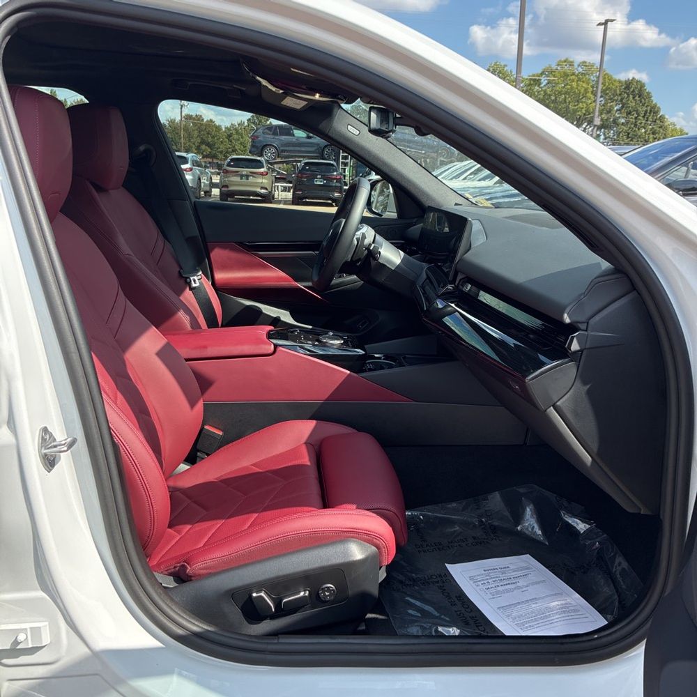 2025 BMW 5-Series 530i
