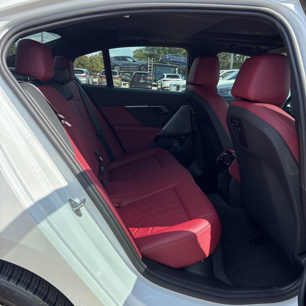 2025 BMW 5-Series 530i