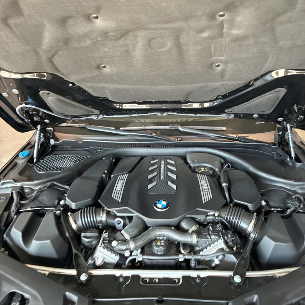 2025 BMW 8-Series M850i xDrive