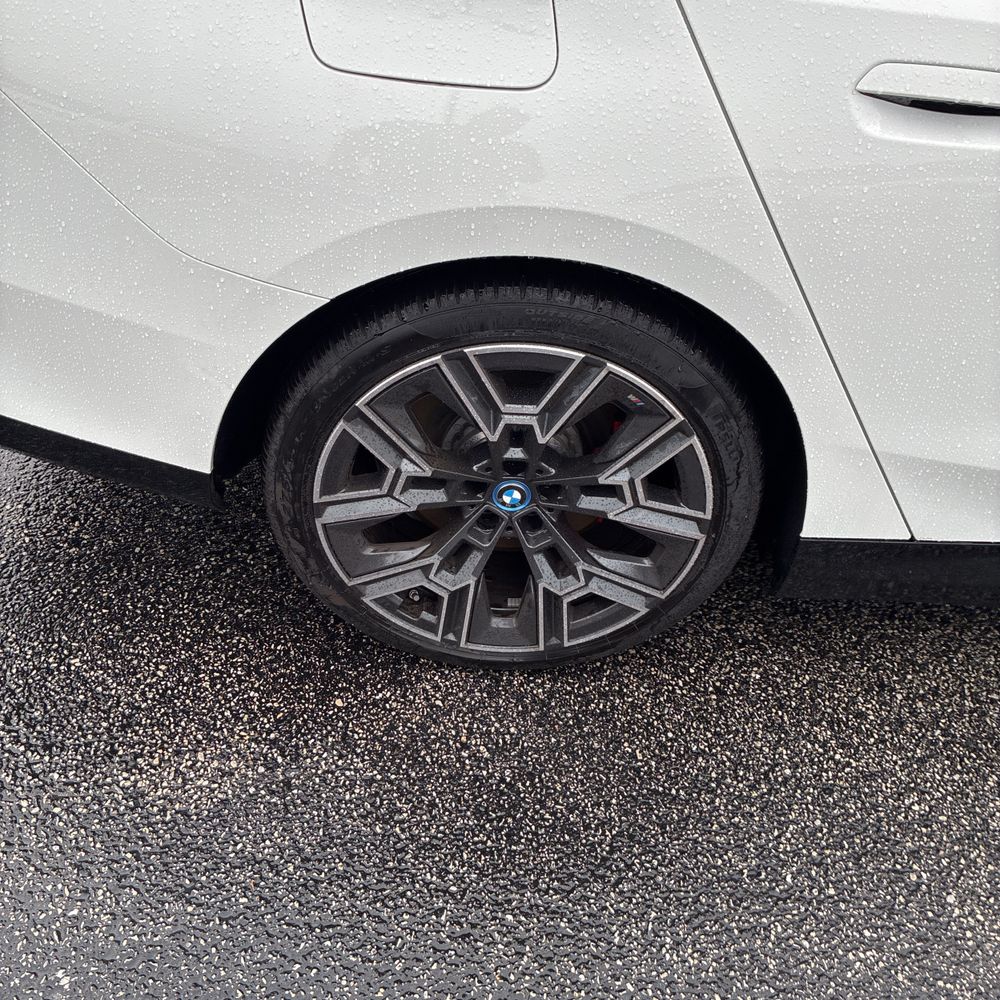 2025 BMW i5 M60