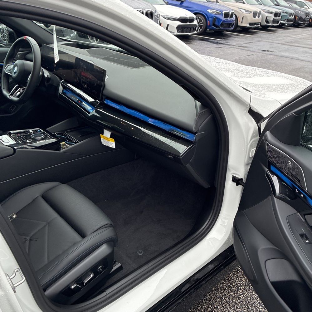 2025 BMW i5 M60