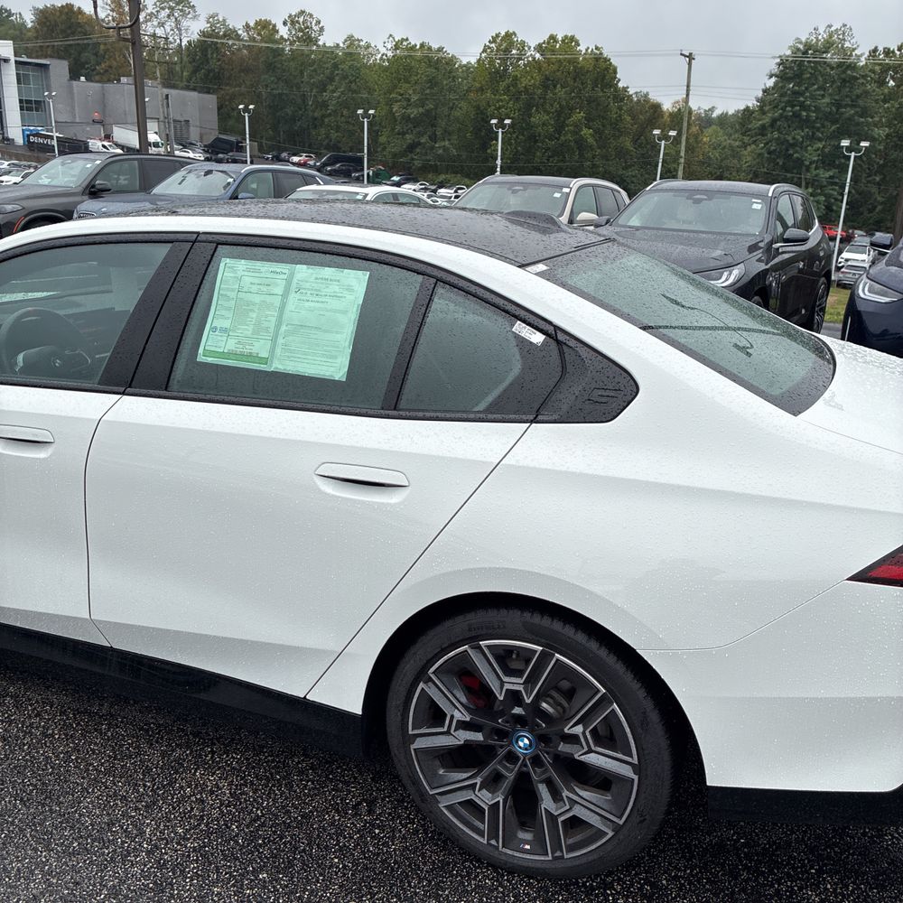 2025 BMW i5 M60