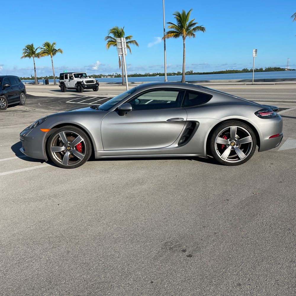 2018 Porsche 718 Cayman Base