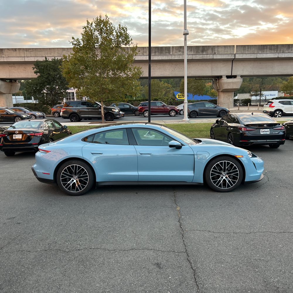 2022 Porsche Taycan Base