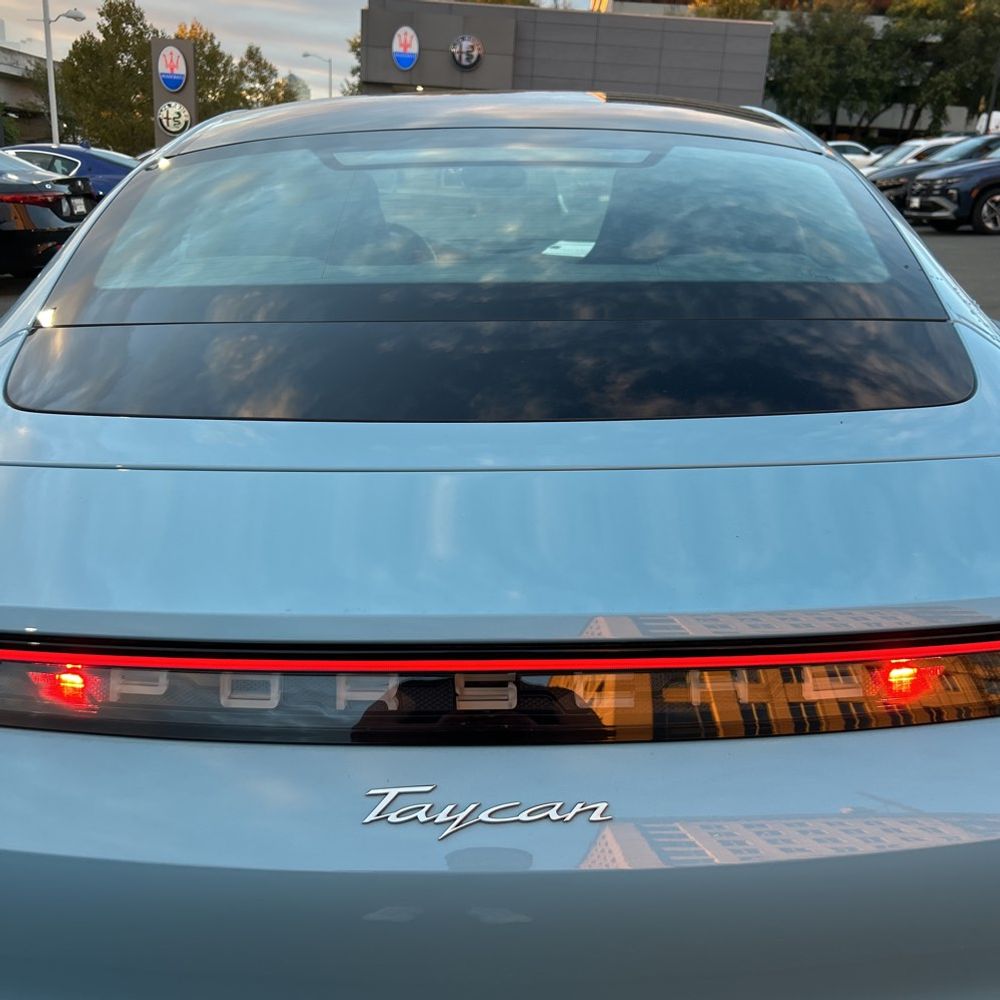 2022 Porsche Taycan Base