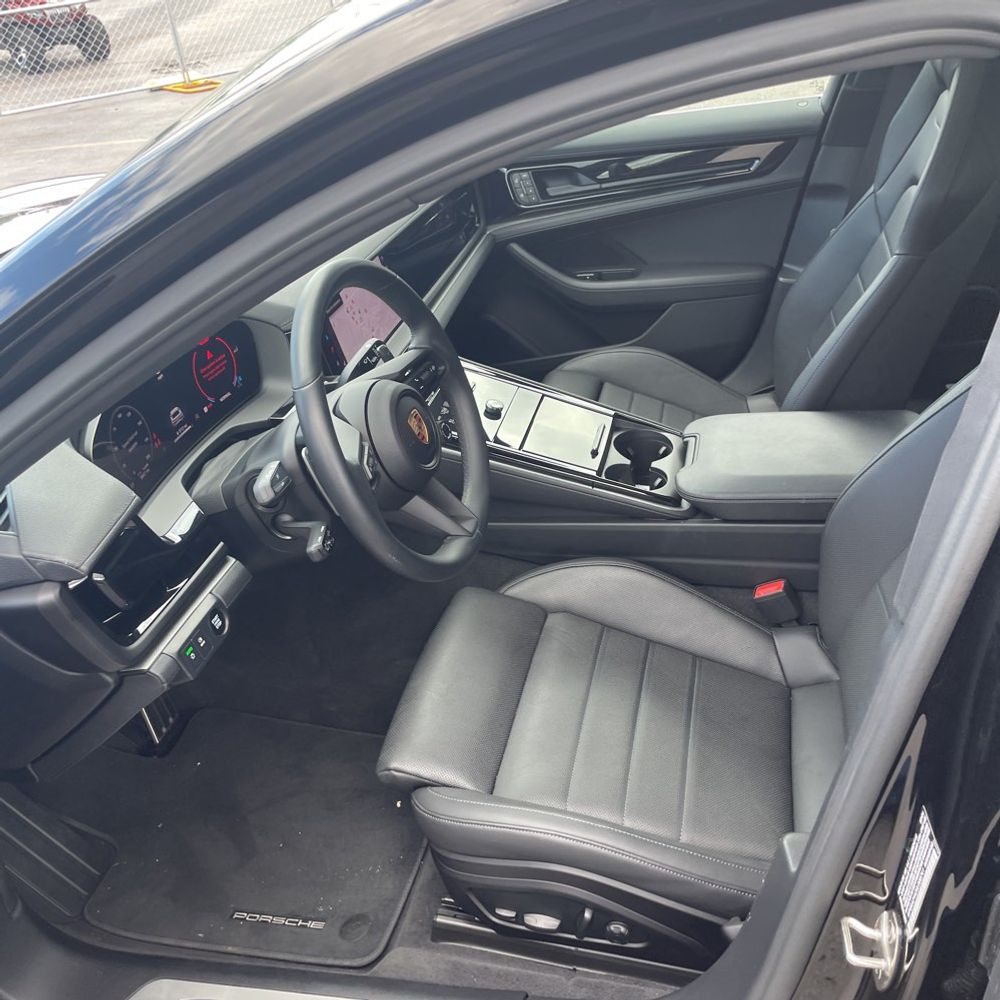 2025 Porsche Panamera 4