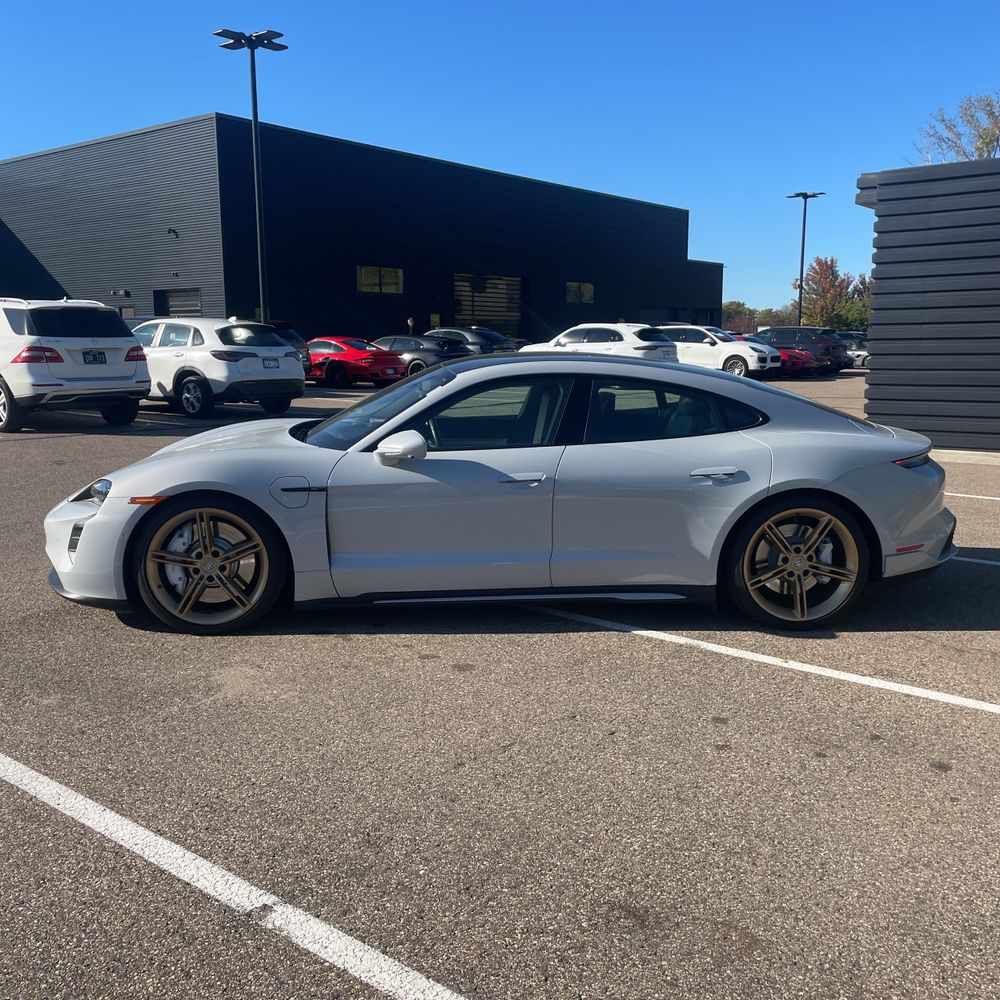 2024 Porsche Taycan 4S