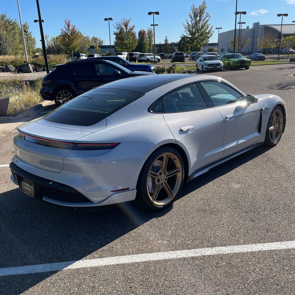 2024 Porsche Taycan 4S