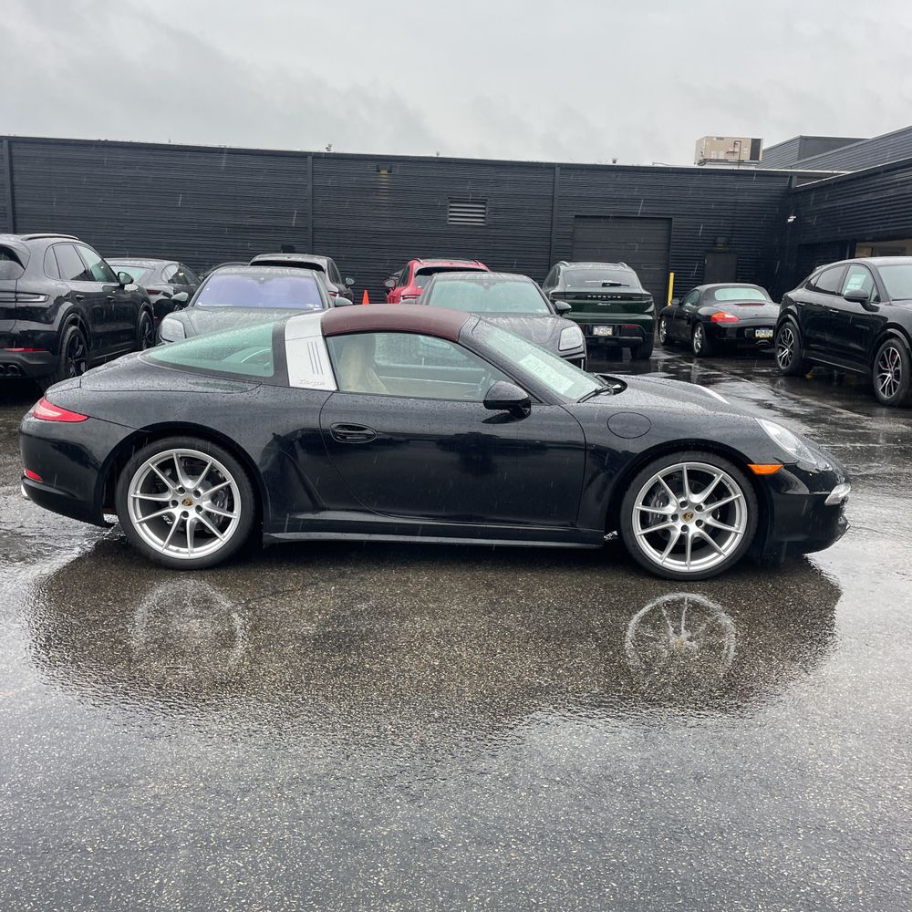 2015 Porsche 911 Carrera 4 Base