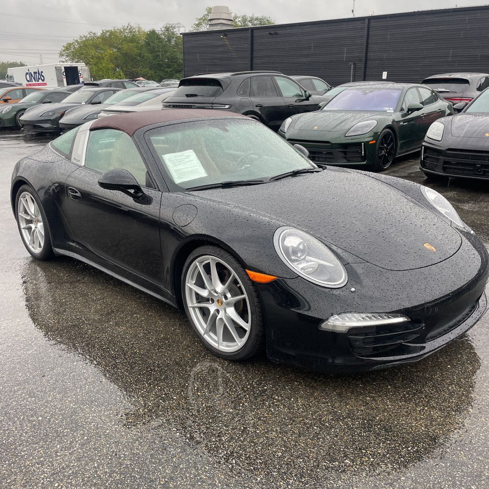 2015 Porsche 911 Carrera 4 Base