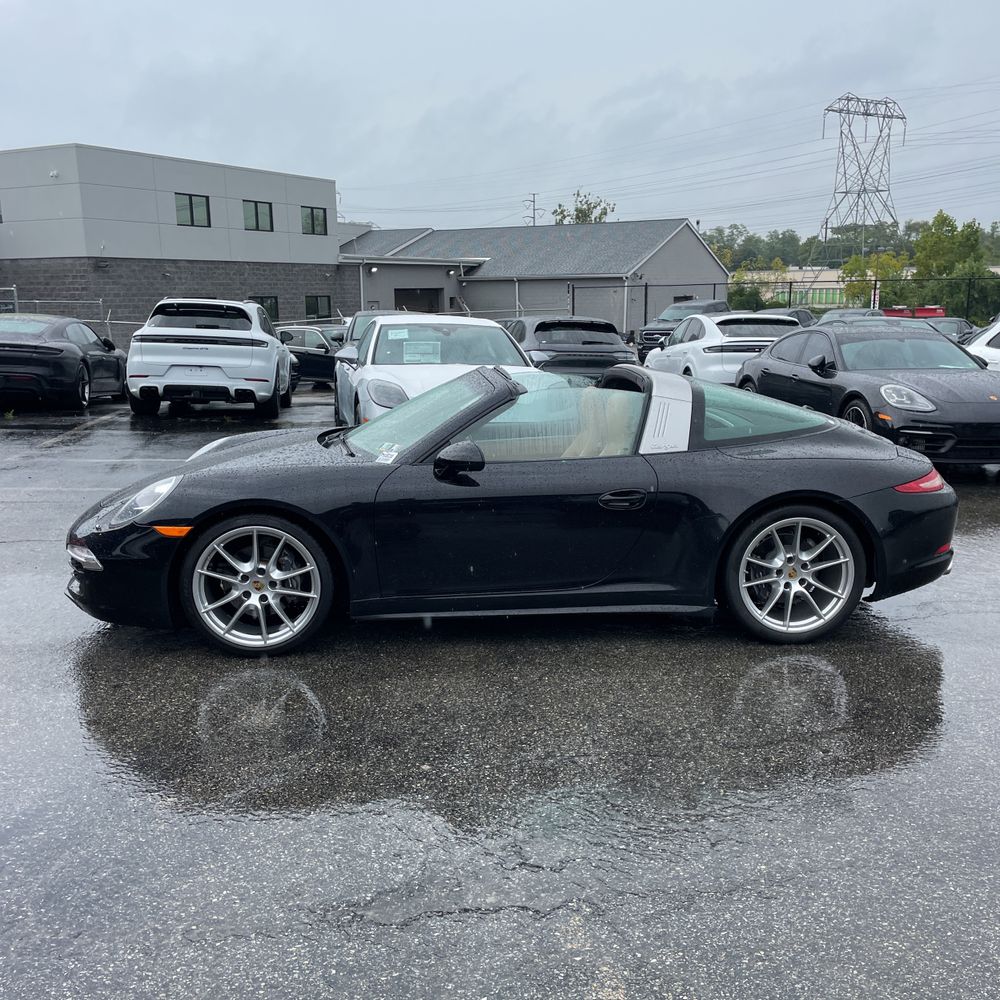 2015 Porsche 911 Carrera 4 Base