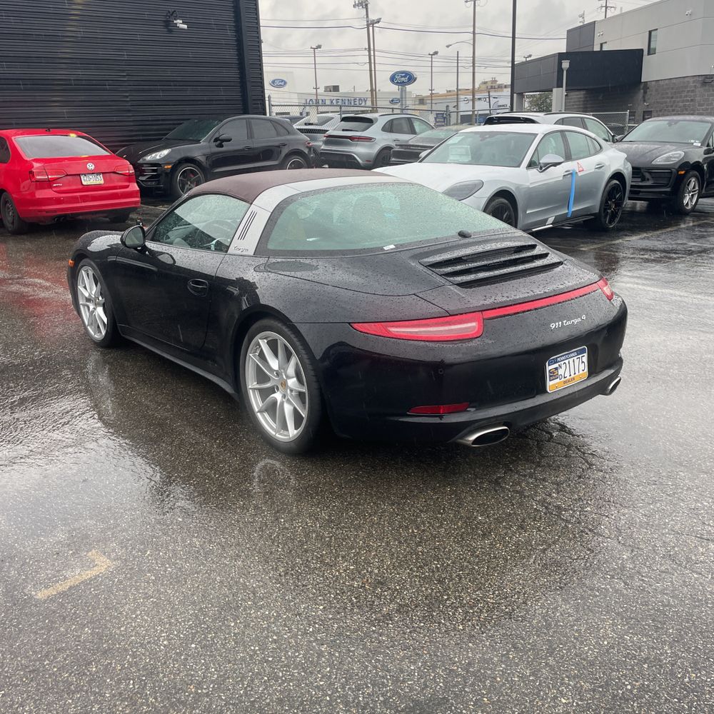 2015 Porsche 911 Carrera 4 Base