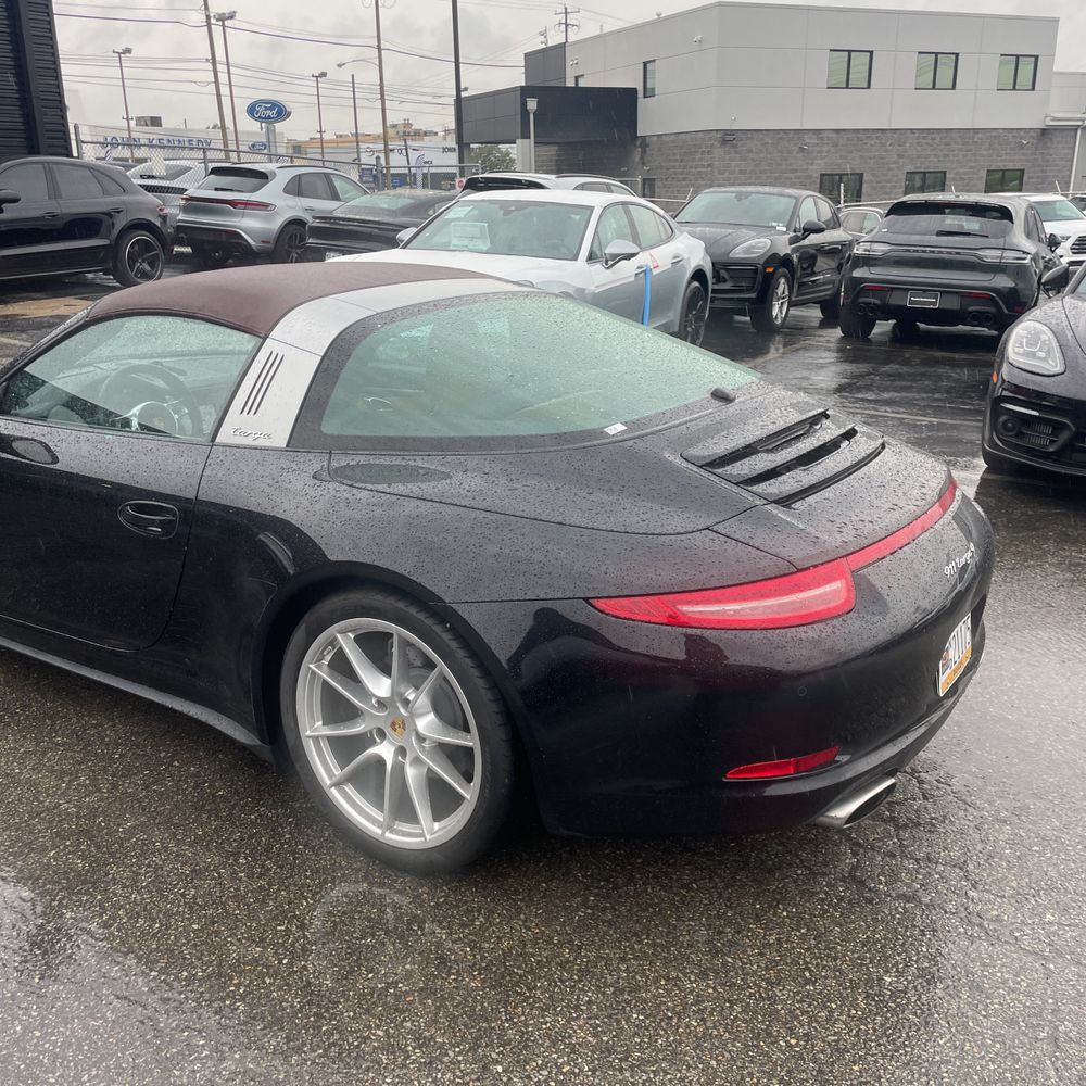 2015 Porsche 911 Carrera 4 Base