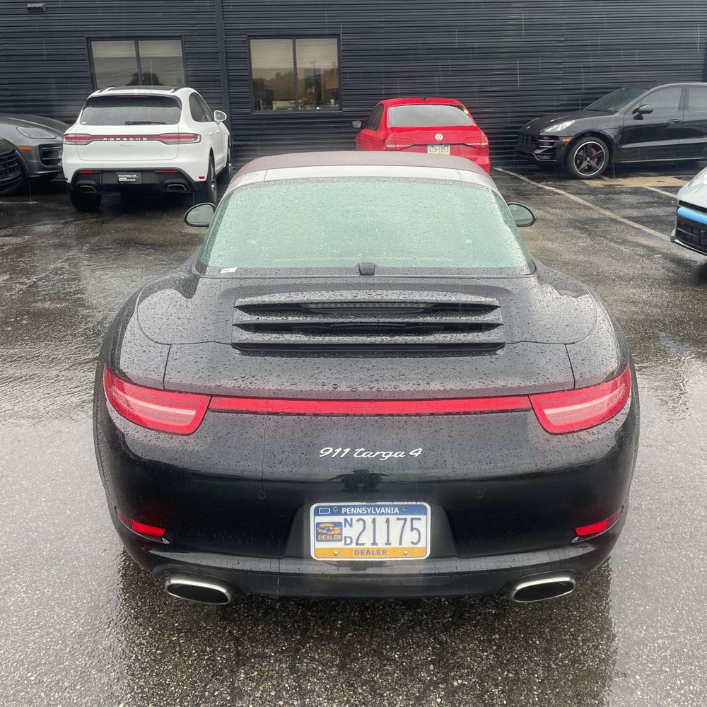 2015 Porsche 911 Carrera 4 Base