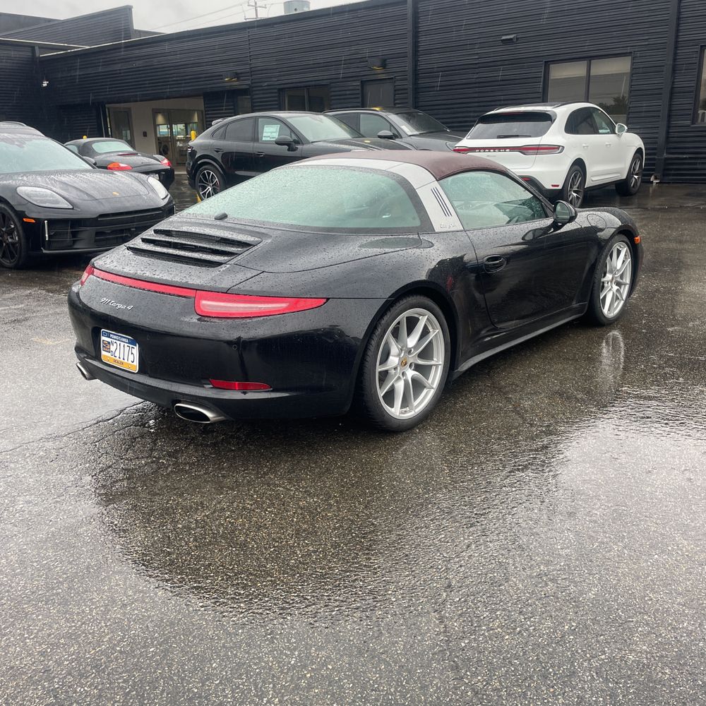 2015 Porsche 911 Carrera 4 Base