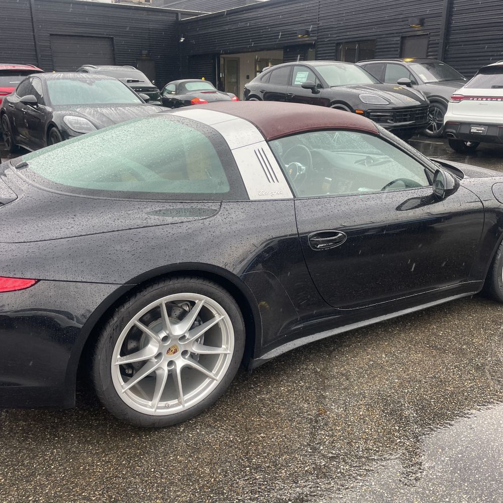 2015 Porsche 911 Carrera 4 Base