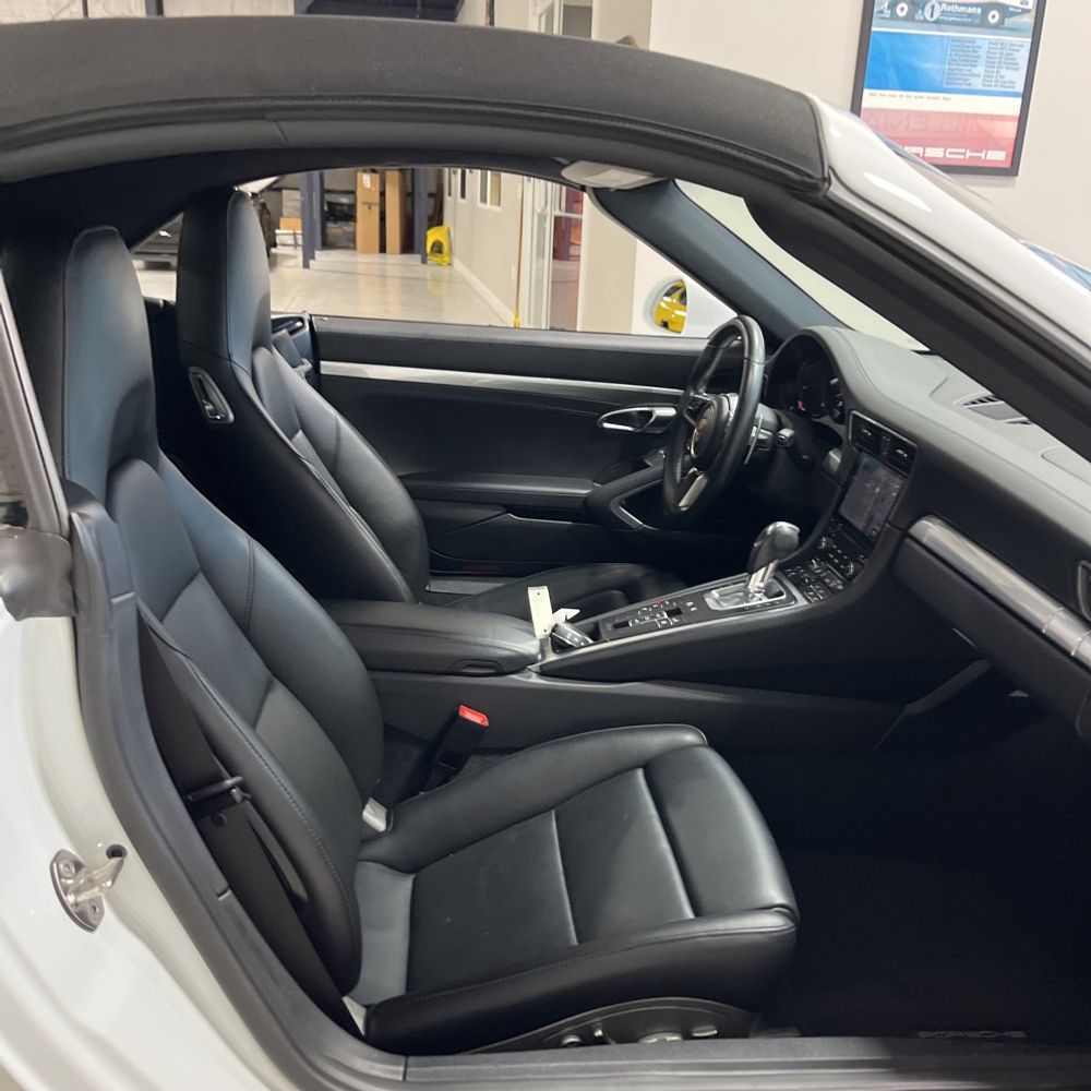 2018 Porsche 911 Carrera