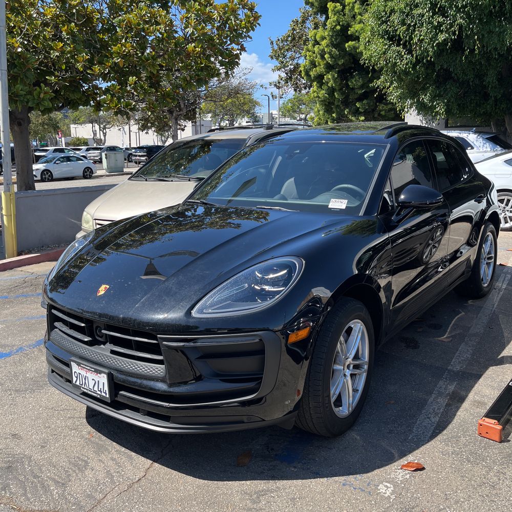 2023 Porsche Macan Base