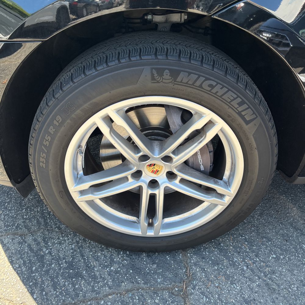 2023 Porsche Macan Base
