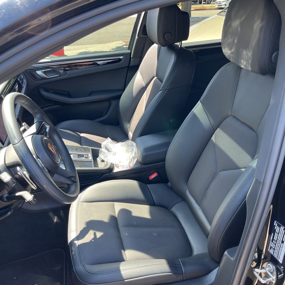 2023 Porsche Macan Base