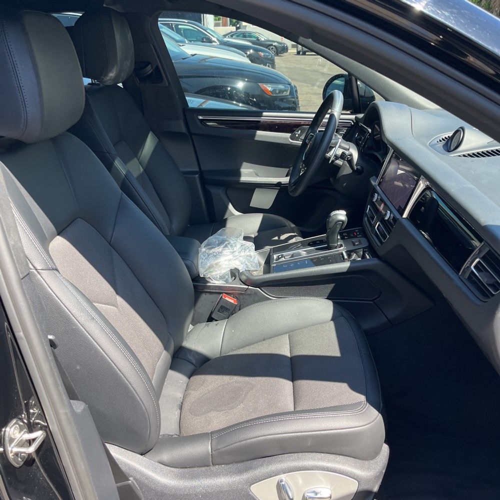 2023 Porsche Macan Base