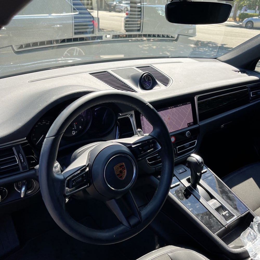 2023 Porsche Macan Base