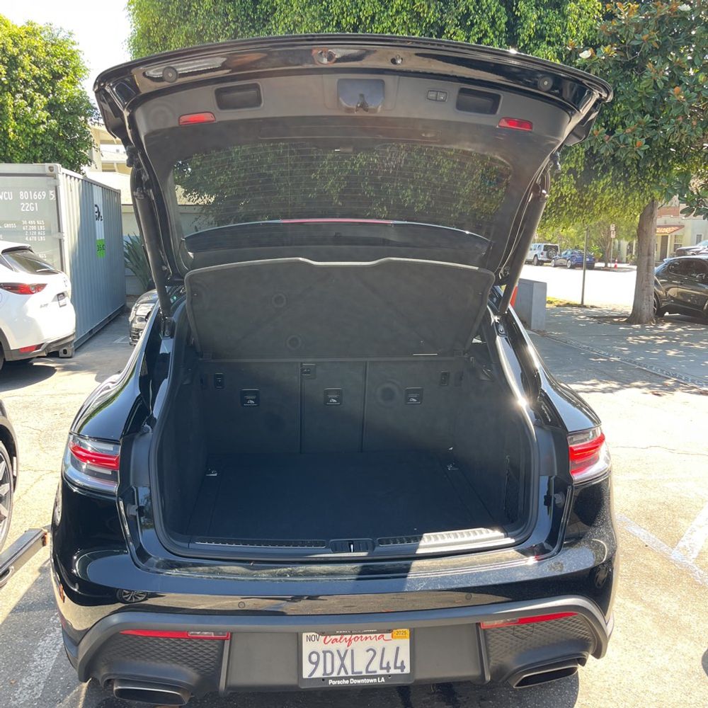 2023 Porsche Macan Base