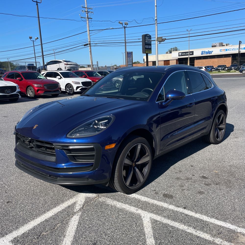 2023 Porsche Macan Base